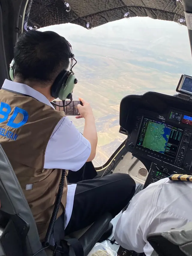 Agus Fatoni Tinjau Lokasi Karhutla dengan Helikopter