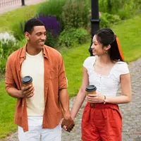 ilustrasi pasangan gandengan tangan/LightField Studios/Shutterstock