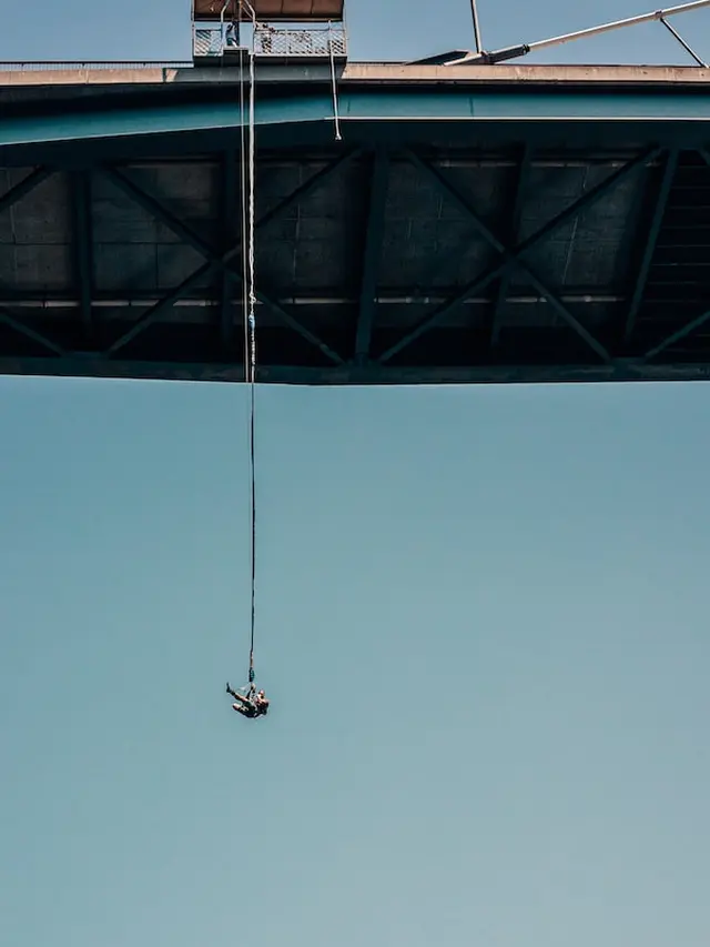 Ilustrasi Bungee Jumping
