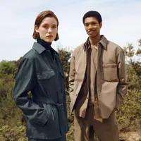 UNIQLO menghadirkan sederet inspirasi outfit dengan nuansa netral di musim penghujan (UNIQLO)