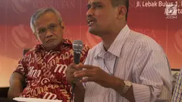 Politisi PDI Perjuangan Aria Bima dan Pakar Komunikasi UNDIP Moch Yulianto saat rilis survei Kepemimpinan Nasional dan Kinerja Pemerintah di Jakarta, Minggu (22/10). (Liputan6.com/Fery Pradolo)