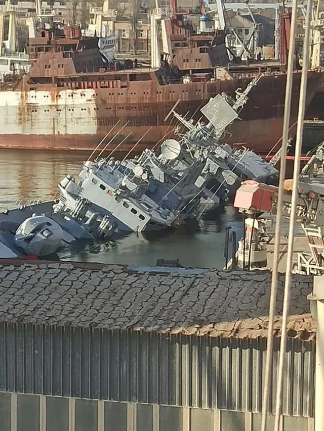 Kapal Ukraina Hetman Sahaidachny yang sengaja ditenggelamkan saat ada invasi dari Rusia. (Twitter Granger @GrangerE04117