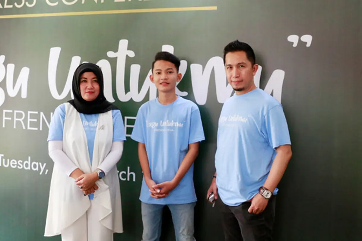 Frengky Zega bersama Bemby Noor dan Produsernya