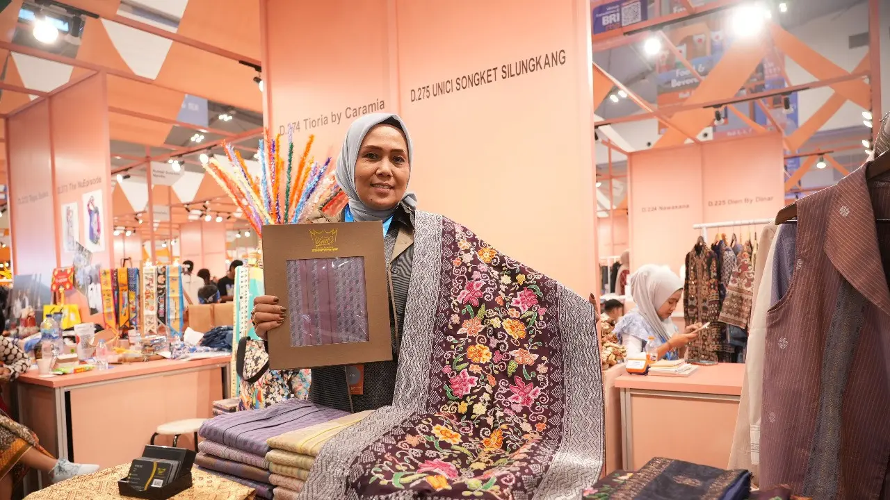 UMKM Songket Binaan BRI Sukses Tembus Pasar Internasional Setelah Sukses Menciptakan Pengusaha Berdaya Saing Global