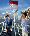 Tak langsung pulang ke Korea Selatan, kelima member yang terdiri dari Lee Jeno, Huang Renjun, Zhong Chenle, Park Jisung, dan Na Jaemin terlihat berada di kapal pesiar di wilayah Ancol.