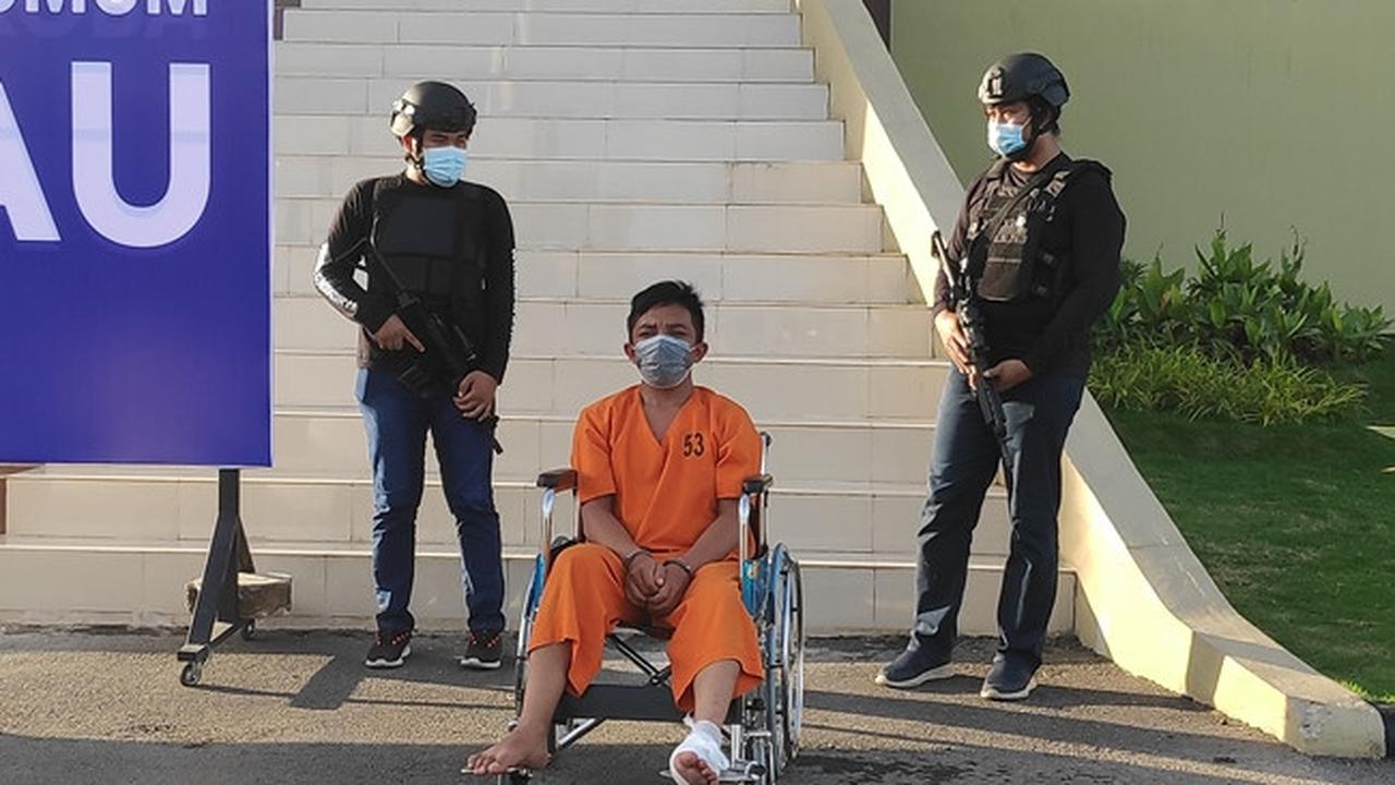 Suami pembunuh istri di Kabupaten Kampar saat dihadirkan di Polda Riau.