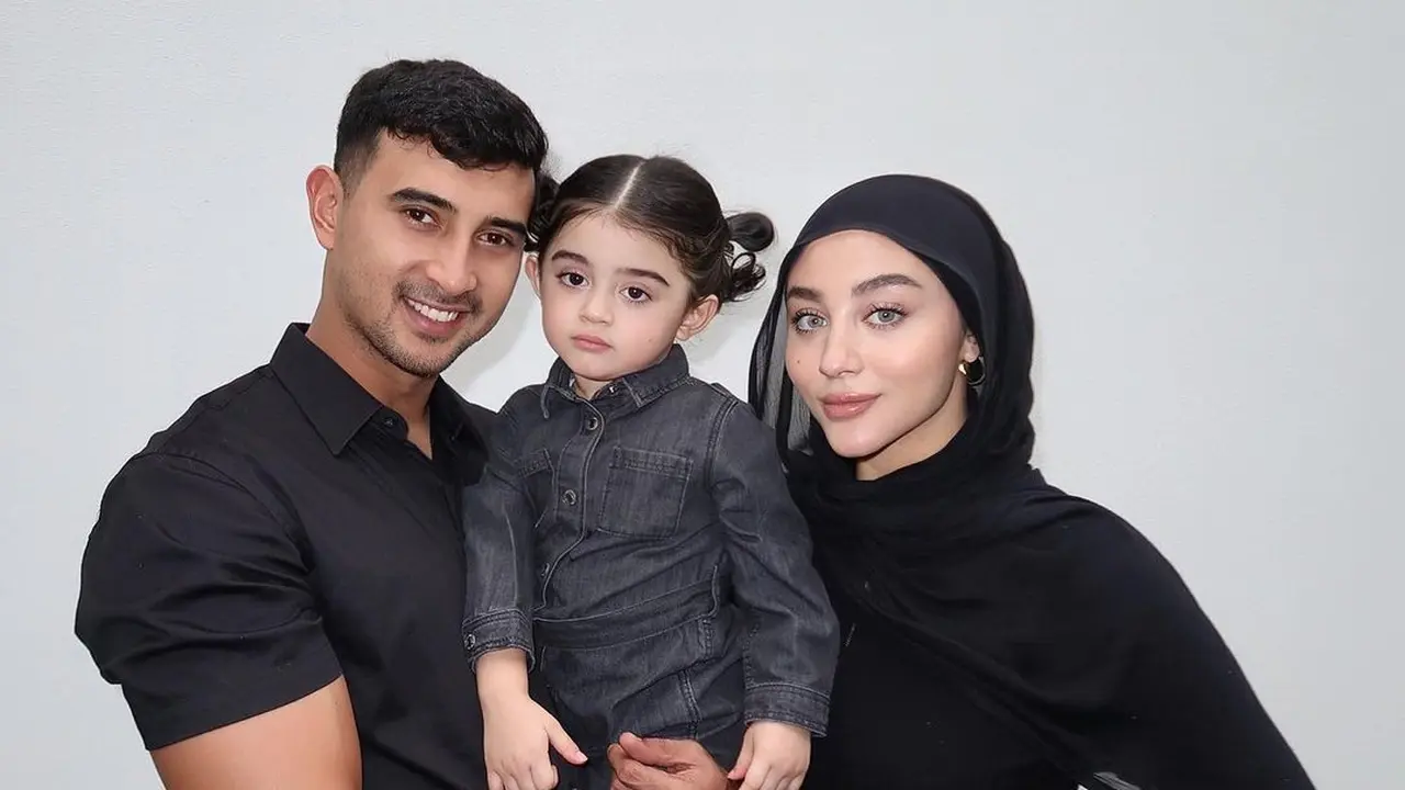 8 Gaya Menggemaskan Guzel, Putri Ali Syakieb dan Margin yang Disebut Mirip Syifa Hadju Versi Travel Size