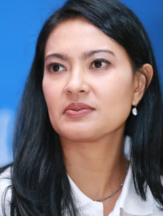 Sutradara yang juga pemeran dalam film Minggu Pagi di Victoria Park itu, mengaku banyak sukanya dibanding dukanya. Begitu juga saat naik turun bukit air terjun. Kesulitan pernah dirasakan saat di Pulau Komodo. (Adrian Putra/Bintang.com)