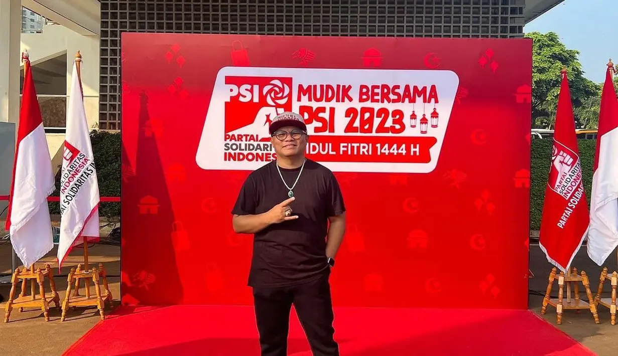 Badai, eks personel Kerispatih juga putuskan terjun ke politik. Gabung dengan PSI, ia berharap bisa wakili para seniman untuk lebih sejahtera. [Instagram @badaithepianoman]