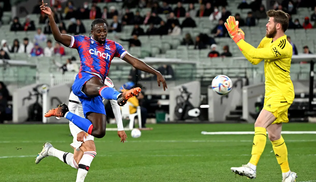 Usai gol ketiga Manchester United, Crystal Palace sempat membuat gol melalui Jean-Philippe Mateta yang akhirnya dianulir wasit karena terjadi offside terlebih dahulu. (AFP/William West)