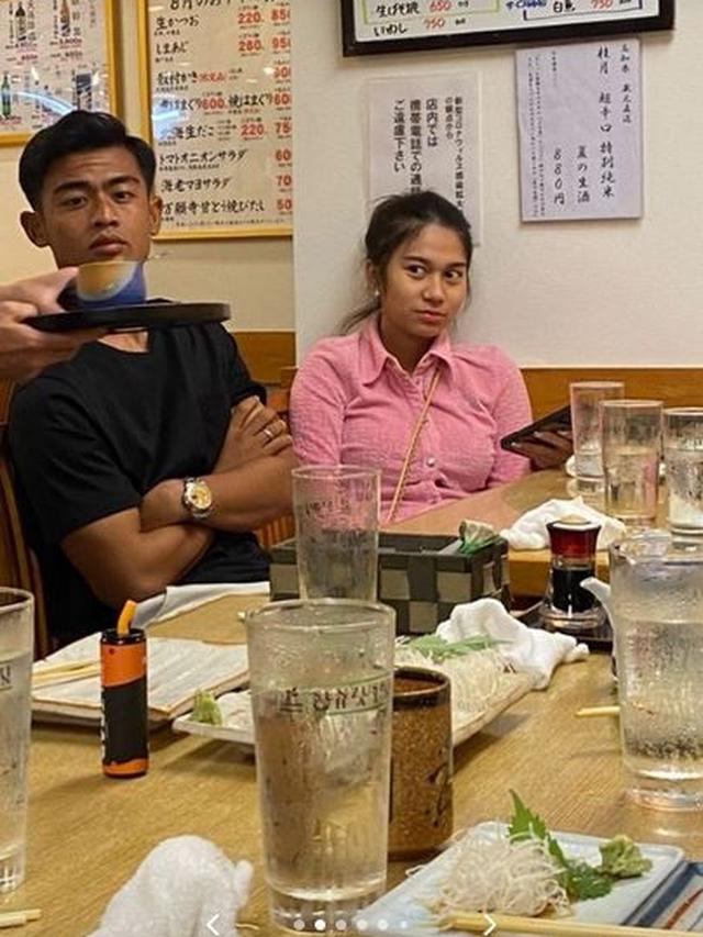 6 Potret Arhan dan Azizah Malu-Malu Umbar Kemesraan, Belum Genap Seminggu Nikah