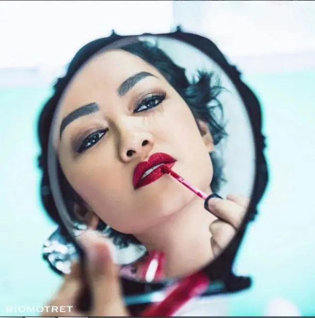 Sakit, tak membuat Julia Perez lupa untuk berdandan (Foto: Instagram)