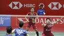 Ganda putri Indonesia, Greysia Polii/Apriyani Rahayu, saat melawan wakil Korsel, Lee So-hee/Shin Seung-chan pada laga Indonesia Masters 2018 di Istora Senayan, Sabtu (27/1/2018). Greysia/Apriyani menang 21-11, 17-21, 21-17. (Bola.com/M Iqbal Ichsan)