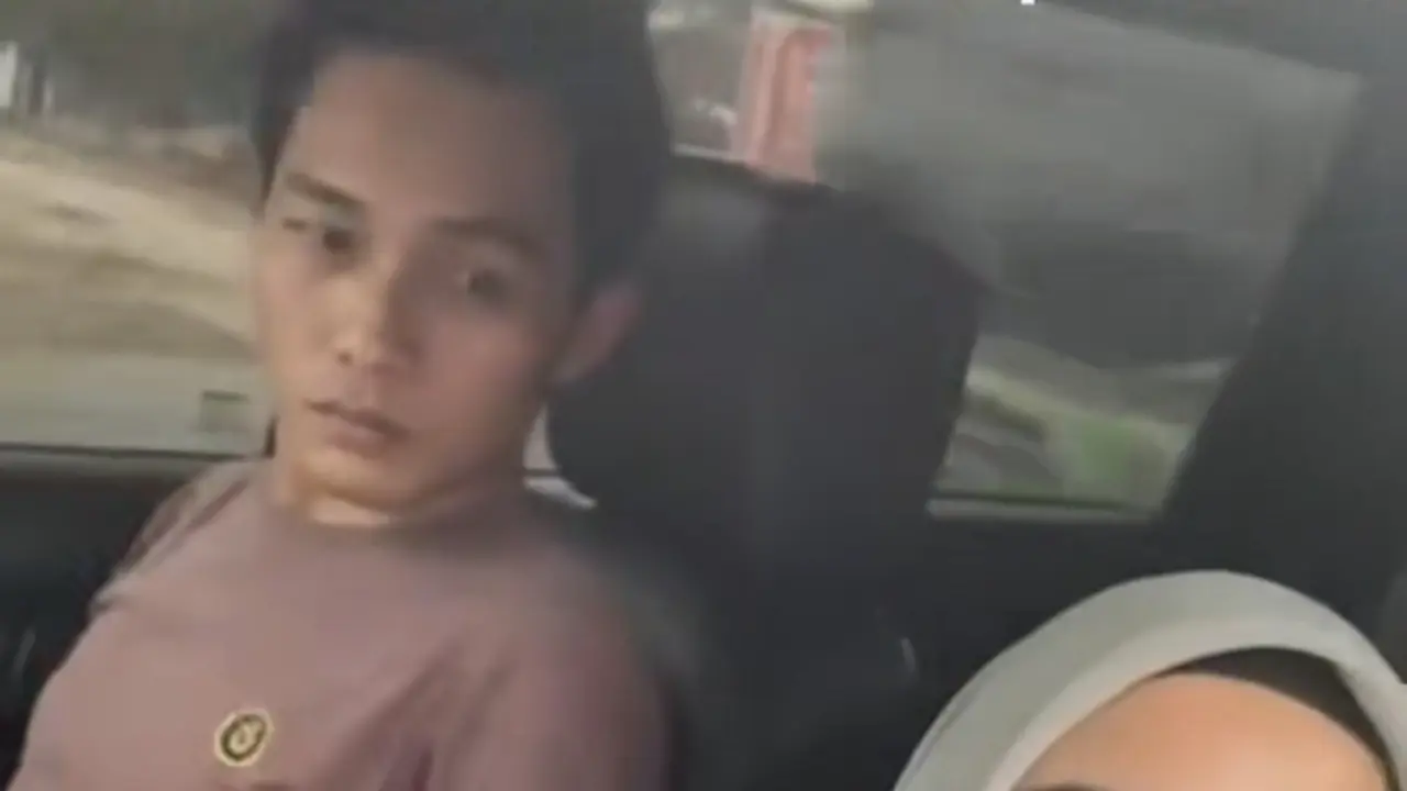 Tangkapan layar video tiktok yang viral, mantan mahasiswi UIN Lampung diduga selingkuh dengan suami orang lain dilabrak istri sah. Foto: (Istimewa).