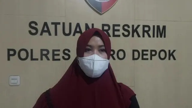 Orang tua korban saat mendatangi Polres Depok usai anaknya mengalami kekerasan oknum terapis rumah sakit. (Istimewa)