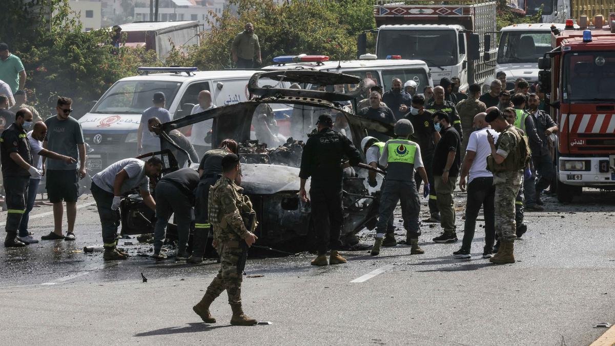 Serangan Israel Hantam Dua Mobil di Jalan Raya Utama Lebanon Selatan