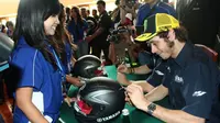 Jelang Tes Pramusim MotoGP, Rossi Sapa Fans di Bali