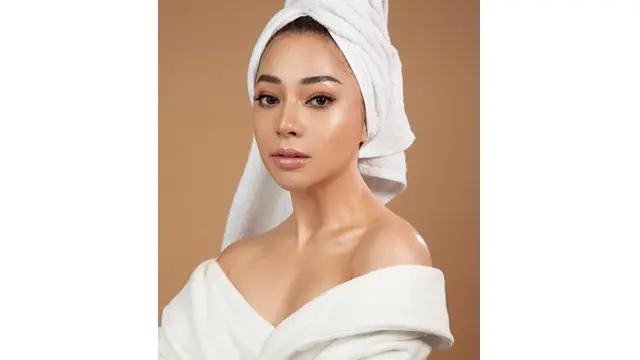 6 Gaya Pemotretan Nikita Willy yang Paling Curi Perhatian, Selalu Modis
