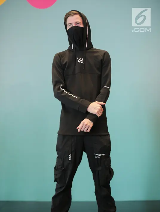 DJ Alan Walker berpose saat konferensi pers Spotify on Stage di Jakarta, Jumat (12/10). DJ Alan Walker akan tampil pada acara yang bertajuk ‘Spotify on Stage’ di JIEXPO, Kemayoran Jumat (12/10) malam nanti.  (Liputan6.com/Faizal Fanani)