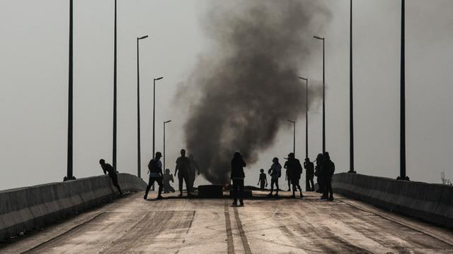 FOTO: Potret Kerasnya Protes Menentang Kudeta Militer Myanmar