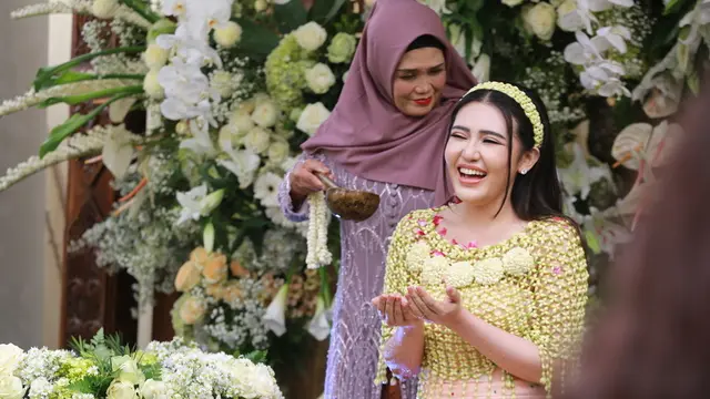 [Fimela] Via Vallen Siraman