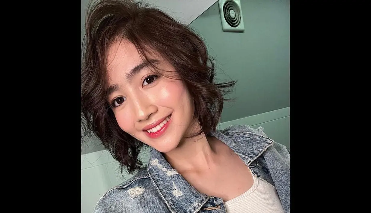 Saat membagikan video singkatnya, Febbt tampak gugup hingga teriak saat proses rambutnya di potong di sebuah salon. [Instagram/febbyrastanty]