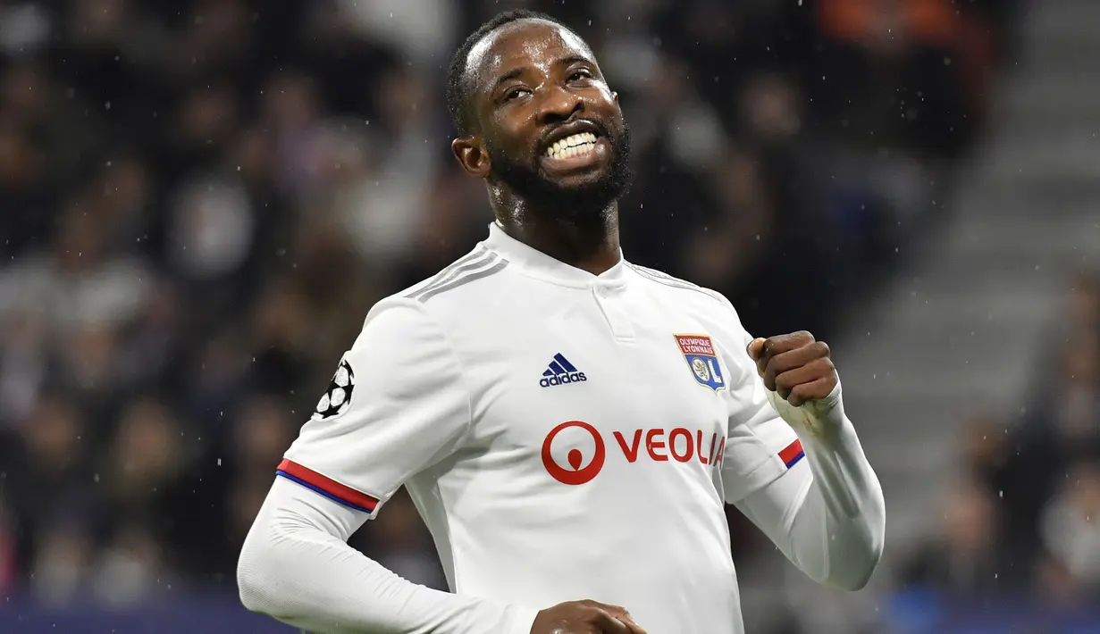 4. Moussa Dembele (Lyon) - Moussa Dembele bisa menjadi solusi yang tepat untuk menambah kekuatan lini depan Manchester United. Striker berusia 23 tahun telah menyumbangkan 10 gol dari 17 penampilannya.(AFP/Philippe Desmazes)