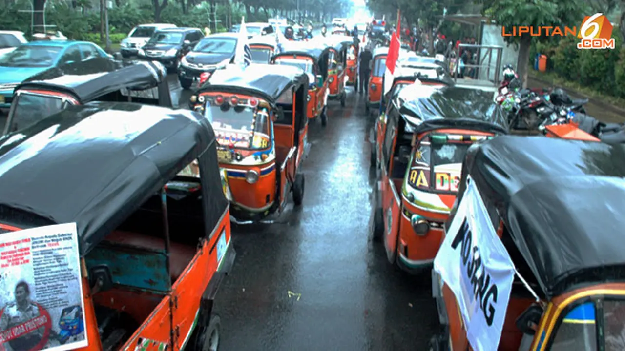 bajaj-demo-130704b.jpg