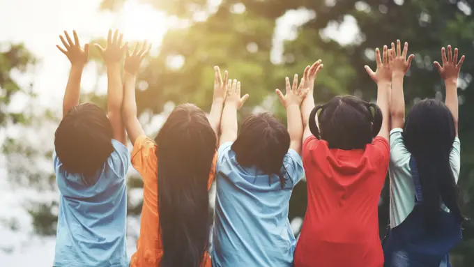 Anak yang memiliki kecerdasan di bawah rata-rata mungkin menunjukkan keterlambatan dalam perkembangan bicara dan bahasa.