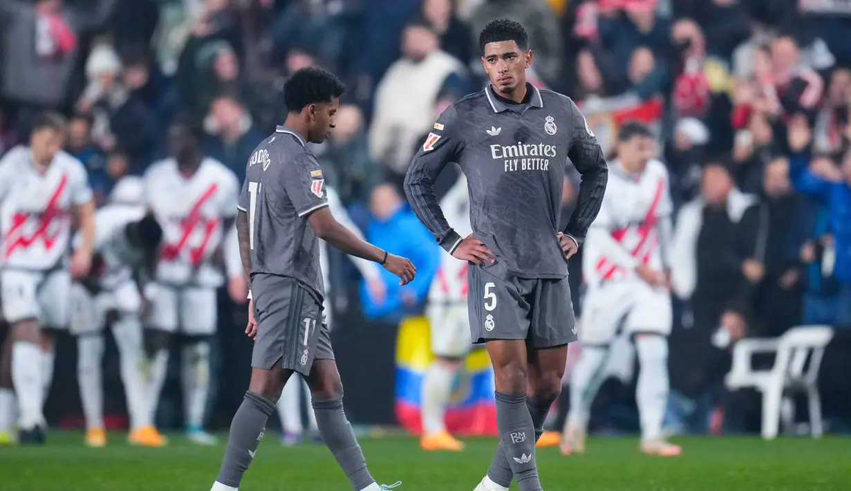 Real Madrid hanya mampu bermain imbang 3-3 saat melawat ke markas Rayo Vallecano, Campo de Futbol de Vallecas dalam laga jornada 17 La Liga 2024/2025, Minggu (15/12/2024) dini hari WIB. (AP Photo/Manu Fernandez)