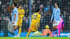 Kaoru Mitoma benar-benar menjadi momok bagi Manchester City. Pemain asal Jepang itu mencetak gol yang membuat City gagal raih poin penuh. (AP Photo/Dave Thompson)