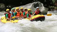 Federasi Arung Jeram Indonesia (FAJI) Bengkulu menyesalkan peristiwa yang merenggut naya salah seorang dosen Universitas Bengkulu saat menjadi pemandu arung jeram (Liputan6.com/Yuliardi Hardjo)