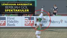 Momen unik terjadi di Divisi 2 Liga Amerika ketika bek OKC Energy berikan umpan lewat lemparan akrobatiknya dan berbuah gol spektakuler.