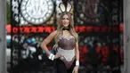Bunny Penny, model Playboy Club Bunny of the Year berpose saat sesi pemotretan di sebelah Marble Arch tengara di London, (6/4). Sesi pemotretan tersebut untuk mempromosikan Playboy Club London "Adult Only".