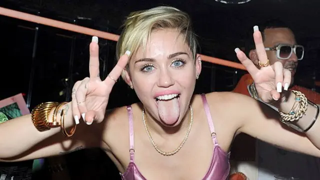 miley-131219c.jpg