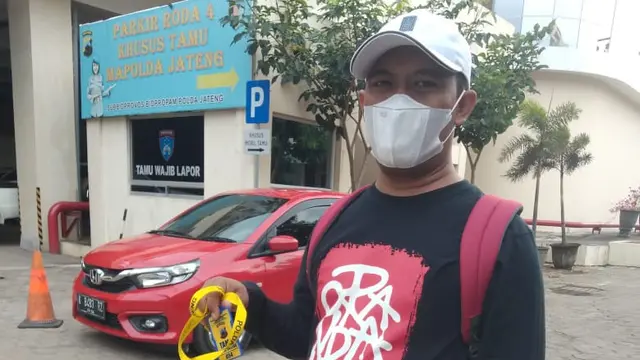 Sri Budiyono saat mendatangi Polda Jateng. (Ahmad Adirin/Liputan6.com)