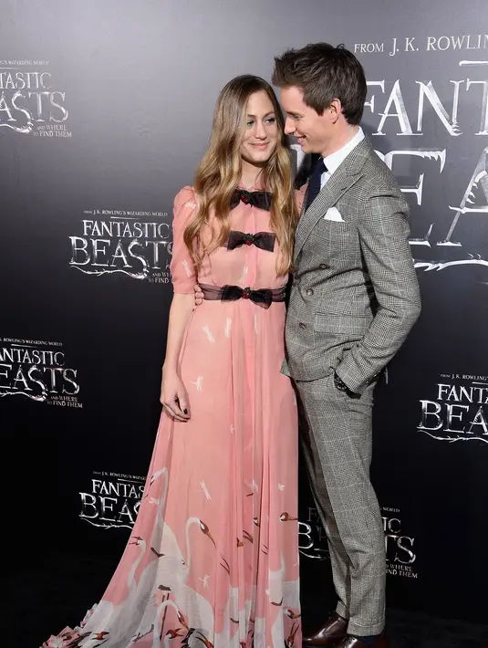 Eddie dan Hannah mengumumkan kelahiran anak kedua di koran The Londin Times mengatakan bahwa anaknya lahir pada 10 Maret lalu. (JAMIE MCCARTHY / GETTY IMAGES NORTH AMERICA / AFP)