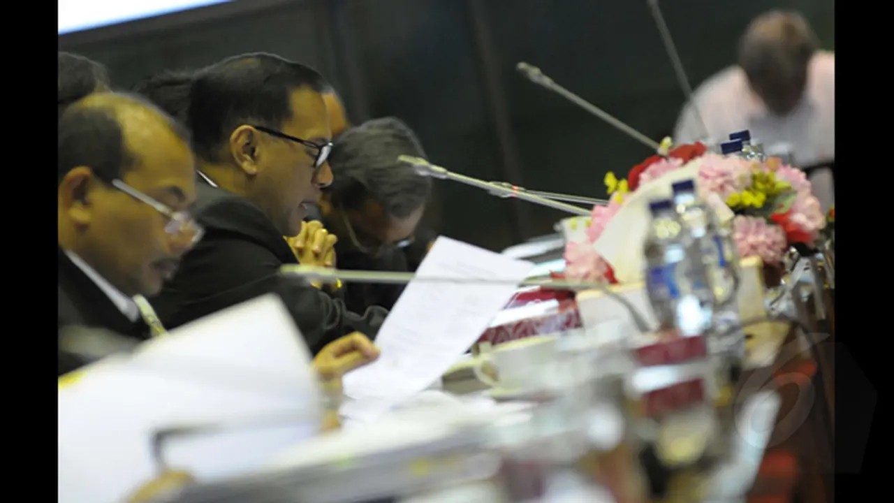 Rapat Kerja Komisi XI Bahas Asumsi Dasar Makro APBN-P