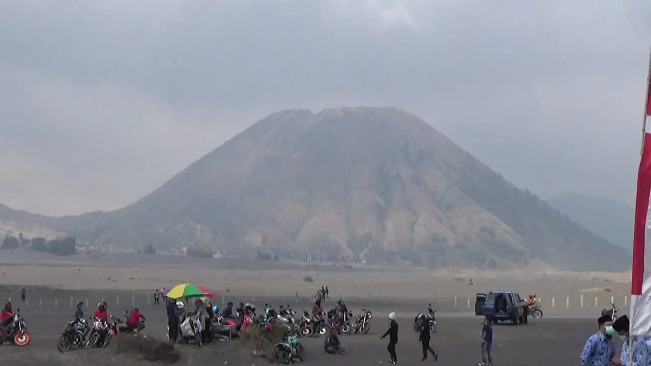 Wisatawan Melepas Rindu Melihat Eksotik Bromo