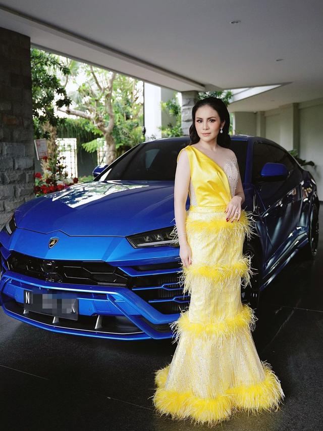 7 Potret Momo Geisha dalam Balutan Gaun Glamor, Curi Perhatian