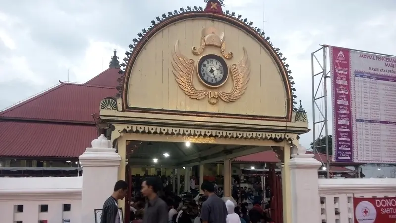 Takjil Spesial Masjid Gede Kauman Tiap Kamis