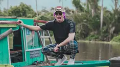 Penampilan Atta Halilintar ini memang sering curi perhatian netizen. Meski kerap menggunakan bandana di setiap penampilannya, akan tetapi Atta beberapa kali terlihat menggunakan topi. (Liputan6.com/Ig/@attahalilintar)