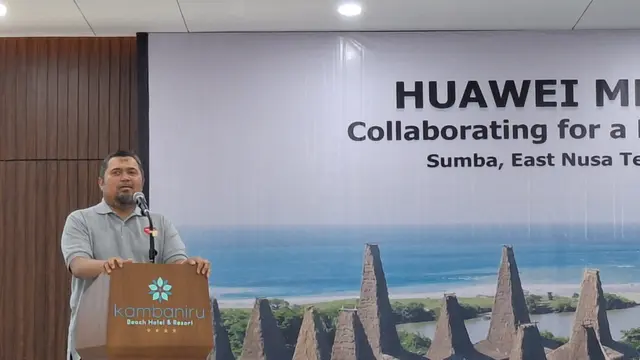 Sigit Puspito Wigati Jarot, Ketua Insfrastruktur Telematika Nasional, Masyarakat Telematika Indonesia (Mastel) di Huawei Media Camp 2023, Sumba, NTT (Liputan6.com/Giovani Dio Prasasti)