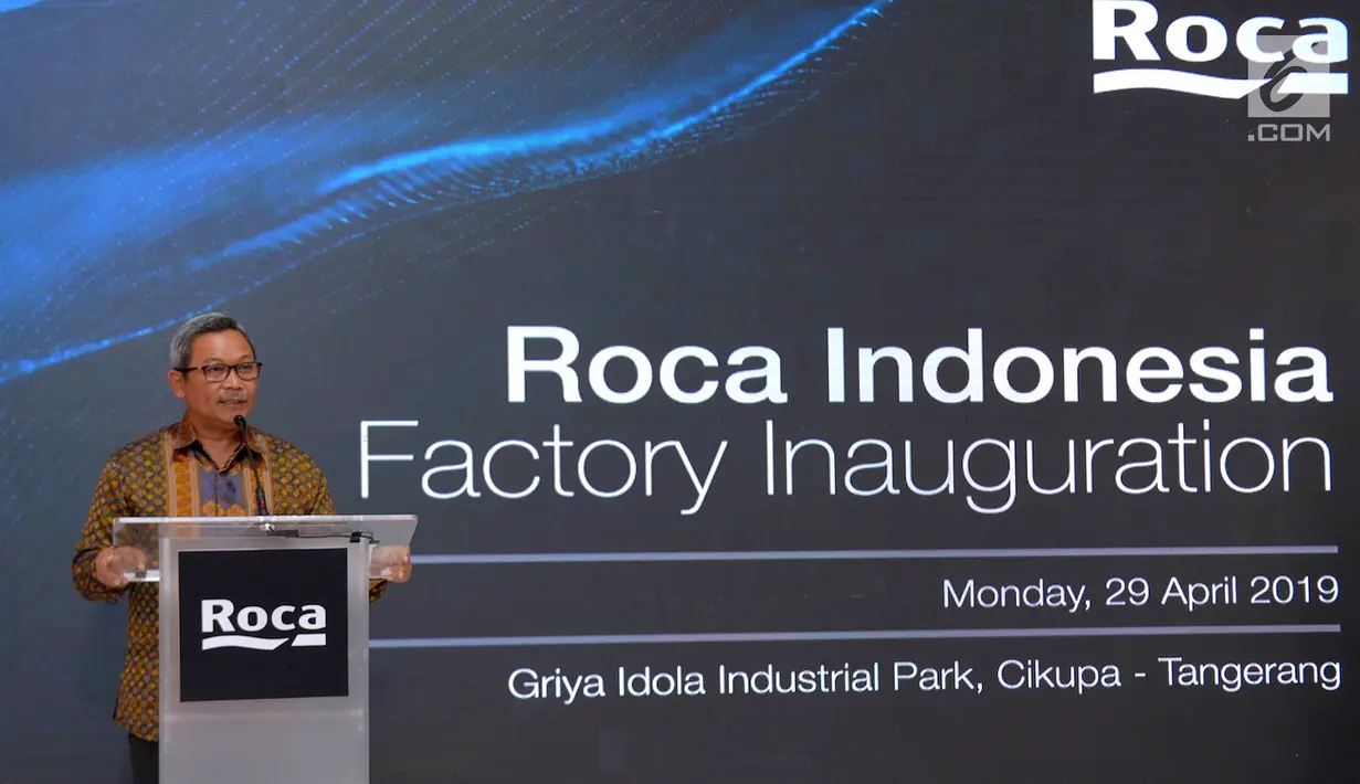 Dirjen Industri Kimia, Farmasi, dan Tekstil Kemenperin, Achmad Sigit memberikan sambutan pada peresmian pabrik Roca pertama di Griya Idola Industrial Park, Cikupa, Tangerang (29/4). Pabrik sanitary global pertama di Indonesia memiliki total area seluas 74.000 meter persegi. (Liputan6.com/HO/Irene)