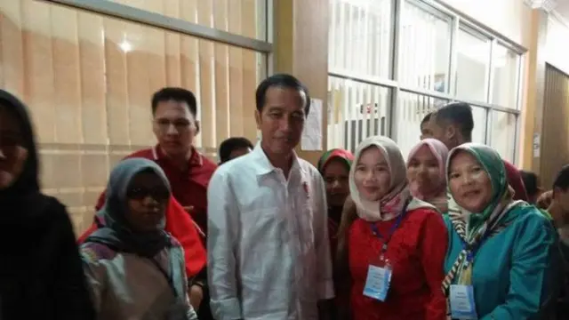 Mengunjungi Sumatera Barat dalam rangkaian acara Hari Pers Nasional, Jokowi Menginap di Hotel Sederhana (Facebook/frs/Kapanlagi)