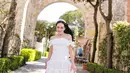 <p>Penampilan manis Shandy Aulia mengenakan off-the-shoulder dress berwarna putih bak Disney Princess. [Foto: Instagram/shandyaulia]</p>