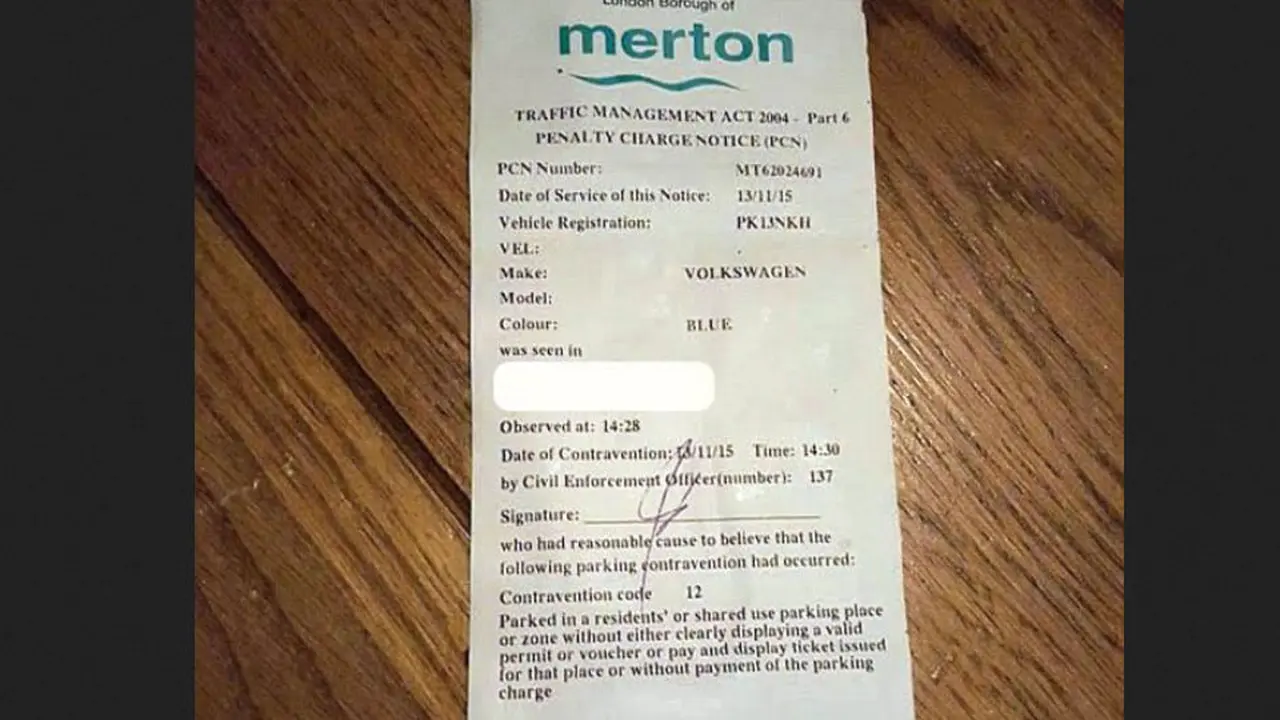 Pria Ini Selipkan Surat Tilang Mobilnya ke Kendaraan Lain