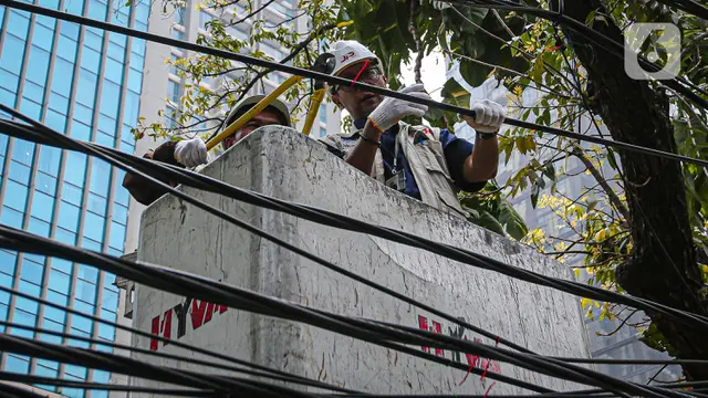 Dinas Bina Marga Tertibkan Kabel Fiber Optik di Senopati