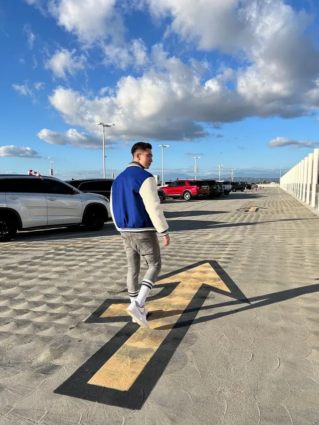 Verrell Bramasta liburan akhir tahun 2021 di Los Angeles, Amerika Serikat (Foto: Instagram/@bramastavrl)