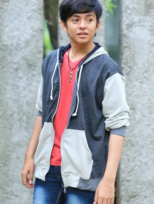 Tak hanya soal ketampanannya, namun kepiawaian Angga dalam berakting pun menjadi salah satu alasan para fansnya terpikat dengannya. Begitu juga dengan Syifa Hadju yang bermain bersama Angga di sinetron Mermaid in Love 2. (Adrian Putra/Bintang.com)